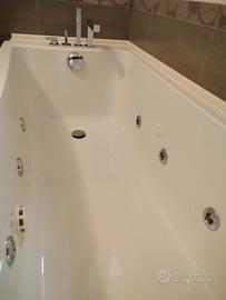 VASCA DA BAGNO CON IDROMASSAGGIO 