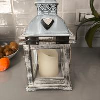 Lanterna shabby chic in legno e metallo 30×15 cm