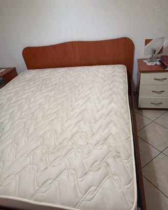 Camera matrimoniale completa letto e due comodini