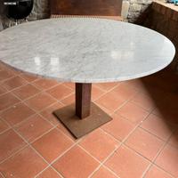 Tavolo tondo in marmo