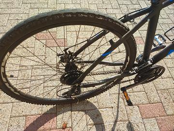 bicicletta ditta Montana 21 velocità 