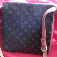 LV : Borsa-borsello, piatto, marcato LV