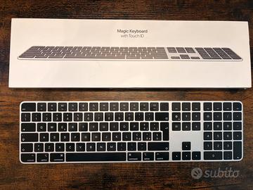 Apple Magic Keyboard nera con Touch ID e tastierin