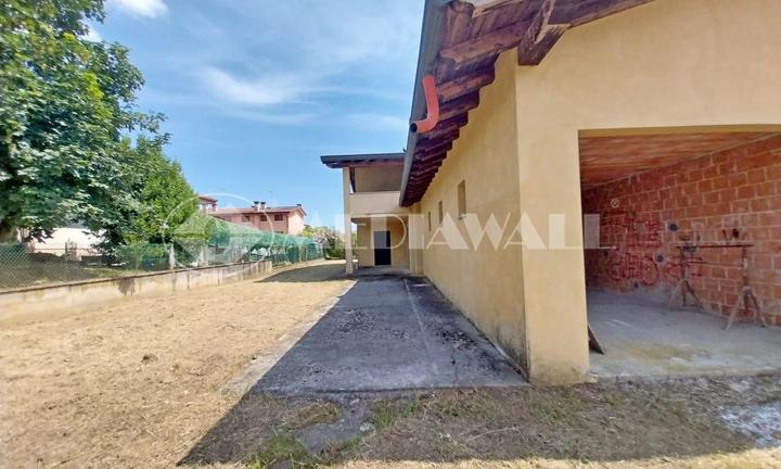 Bifamiliare a Pravisdomini