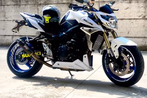 Suzuki GSR750