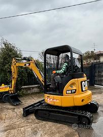 E165 Mini escavatore 30 q Caterpillar 303E