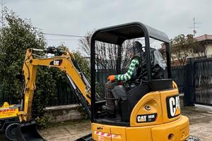 E165 Mini escavatore 30 q Caterpillar 303E