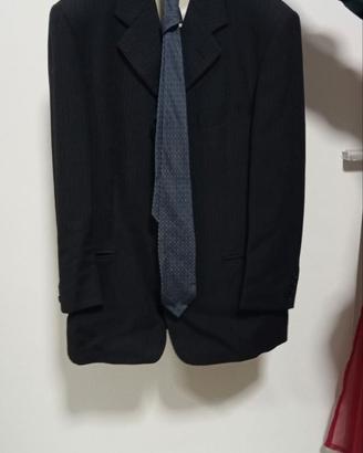 Abito da uomo elegante nero da cerimonia nuovo