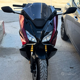 Honda Forza 750, 1k km- 11/24 7.999€ Pari a nuovo