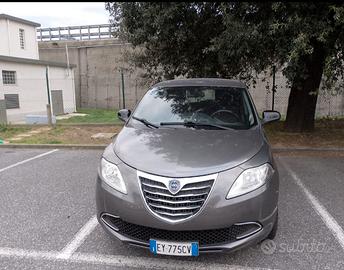 Lancia Y 1.2 69 cv grigia