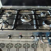 Smeg Cucina a Gas 5 fuochi con forno elettrico