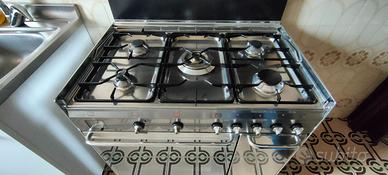 Smeg Cucina a Gas 5 fuochi con forno elettrico