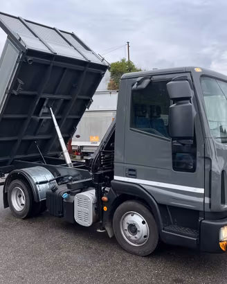 Iveco 75 ribaltabile e gru -