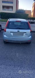 Ford fiesta 1.2 16v benzina GPL 2003