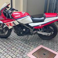 Yamaha FZ 750