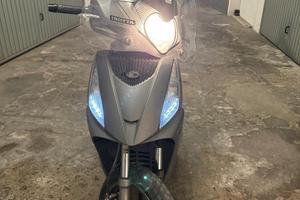 Kymco People GTi 200