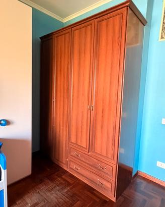 ARMADIO CLASSICO IN LEGNO COLOR NOCE