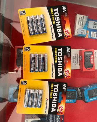 Lotti di tre confezioni da 4  batterie Toshiba