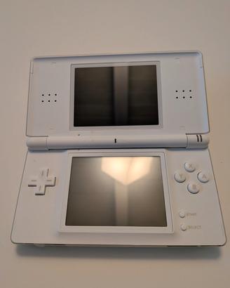 Nintendo Ds lite con alimentatore e giochi. 