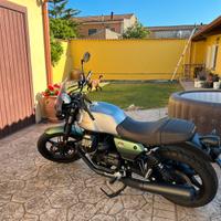 Moto Guzzi V7 Stone Centenario