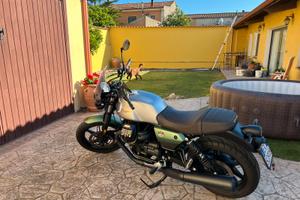 Moto Guzzi V7 Stone Centenario