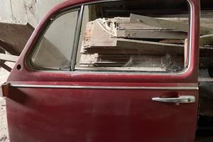 Vari Ricambi VW Maggiolino rosso 1968