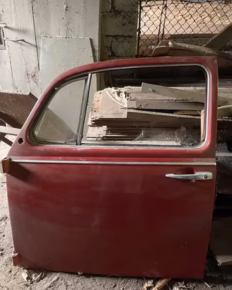 Vari Ricambi VW Maggiolino rosso 1968