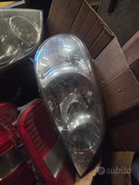 Fari fanali anteriori e possteriori KIA  Carnival