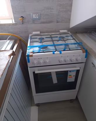 cucina a gas con forno elettrico NUOVA 
