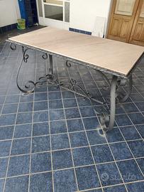 Tavolo ferro battuto e marmo rosa