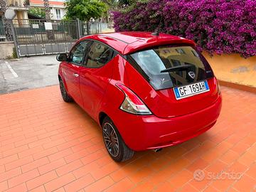 Lancia ypsilon hibrida