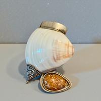 Antica tabacchiera in conchiglia orientale fiuto