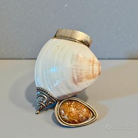 Antica tabacchiera in conchiglia orientale fiuto