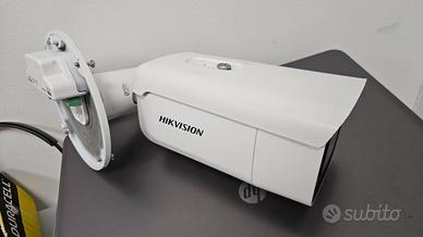 Hikvision DS-2CD2646G2-IZS 4 MP Videosorveglianza