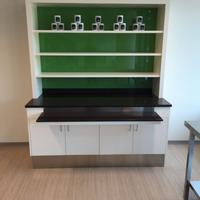 Mobile lineare porta vassoi