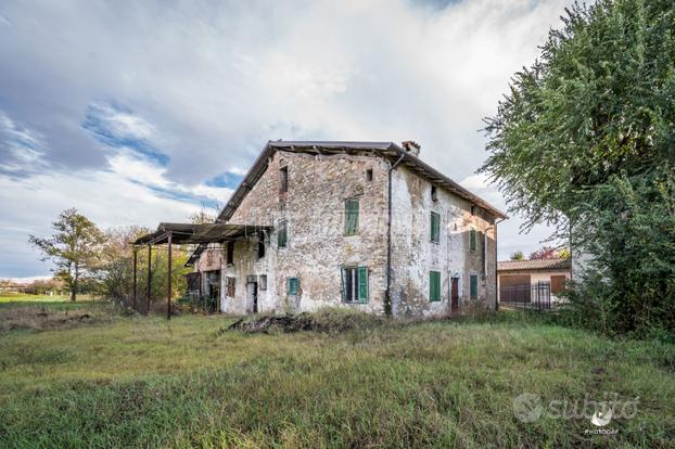 Porzione di casa con giardino