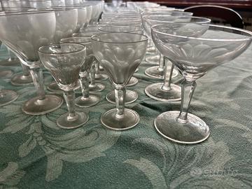 Servizio di bicchieri di cristallo antichi 58 pz.