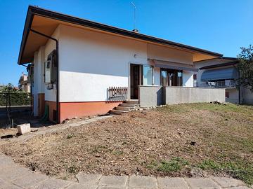 Casa singola con giardino