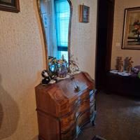 secretaire a due cassetti e specchio