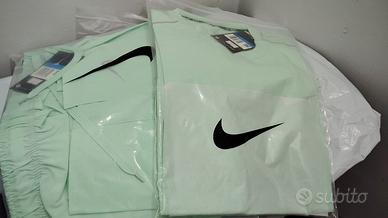 completi nike taglia M 