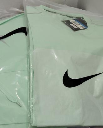 completi nike taglia M 