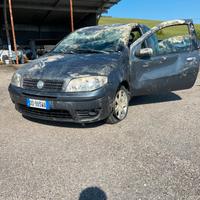 Disponibili ricambi Fiat Punto .
