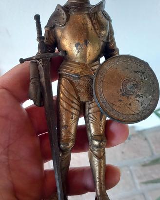 Splendido cavaliere medievale dell'XI secolo.