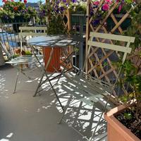 Tavolo con sedie da giardino in acciaio