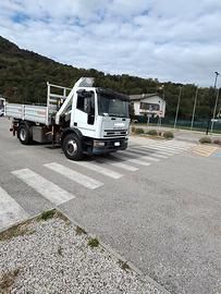 Iveco eurocargo 150E24 con gru