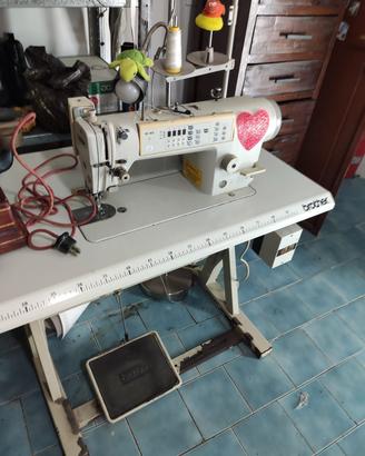 Macchina da cucire industriale Brother 