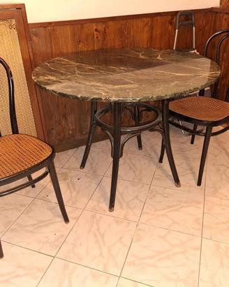 Tavolo in marmo Guatemala verde + 3 sedie Thonet