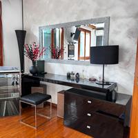 Cassettiera-toletta con specchio