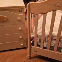 Lettino e fasciatoio cassettiera della Pali