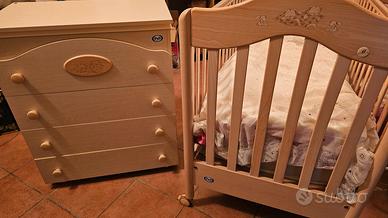 Lettino e fasciatoio cassettiera della Pali